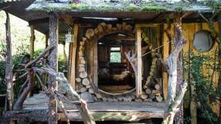 Self-catering accommodations in the UK and Ireland: Stumpy Hobbit at Mill Valley