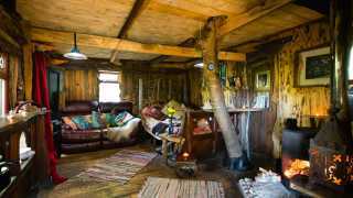 Self-catering accommodations in the UK and Ireland: Stumpy Hobbit at Mill Valley
