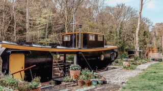 Self-catering accommodation: Cornwall barge exterior