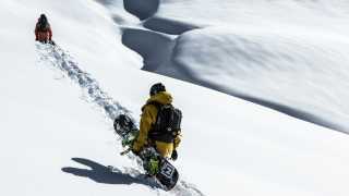 Freeride snowboarding in Lech