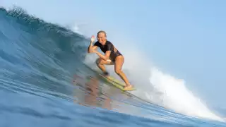 Amanda Djerf surfing