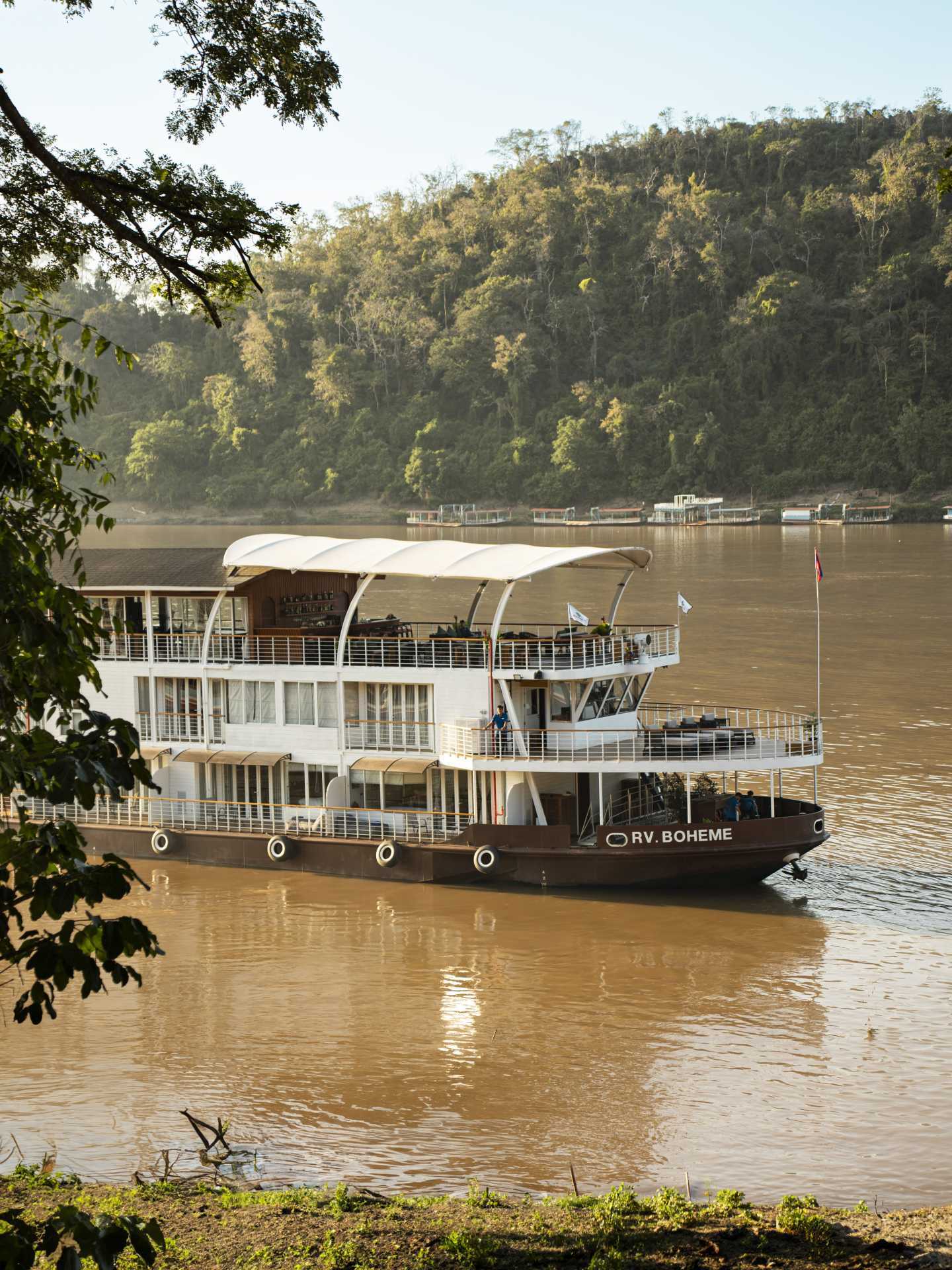 Bohème sails down the Mekong Bohème sails down the Mekong