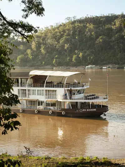 Boh&egrave;me sails down the Mekong