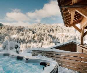 More Mountain: outdoor hot tub