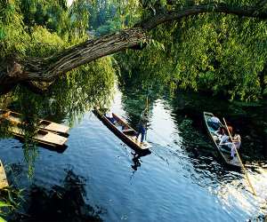 Punting on the river Cherwell