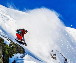 Jeremy Jone freeriding on snowboard in the USA