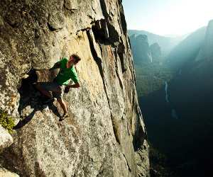 Alex Honnold climbing in the Netflix film Valley Uprising