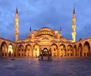 Blue_Mosque_Courtyard_Dusk_Wikimedia_Commons