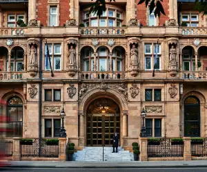 The lovely exterior of Kimpton Fitzroy in Bloomsbury