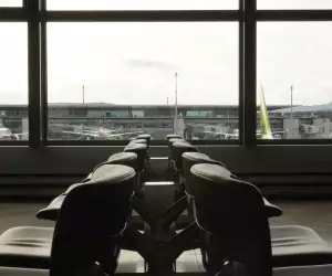 A row of chairs sitting in front of a window