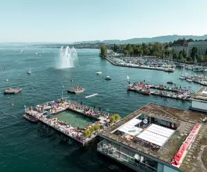 Seebadi Rapperswil, a historic lido located on Lake Zurich at the foot of Rapperswil Castle